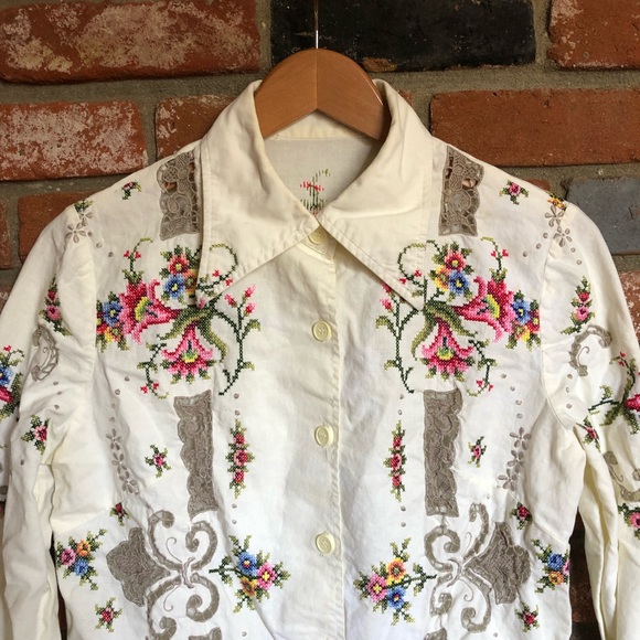 SOLD Vintage Boho Cottagecore Hippie Floral Embroidered Eyelet Button Down - Picture 4 of 10